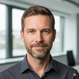 Zufriedener Kunde von SACO Haus und Garten in Salzgitter nach erfolgreicher Gartenpflege.