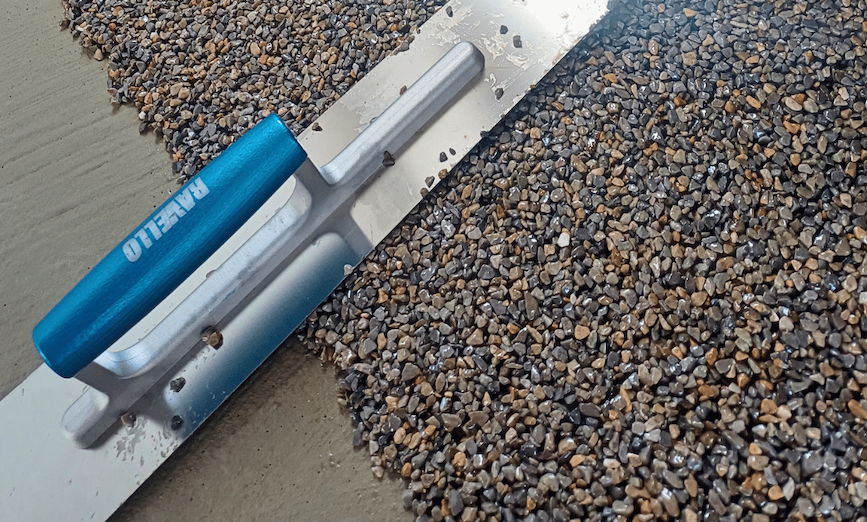 Kiesmasse auf Gartenterrasse durch SACO Haus und Garten